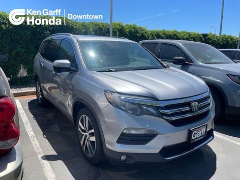 Used 2016 Honda Pilot Touring image 1