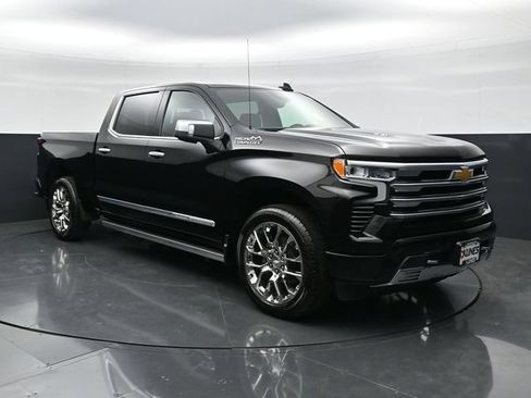 Used 2025 Chevrolet Silverado 1500 High Country AWD/4WD image 4