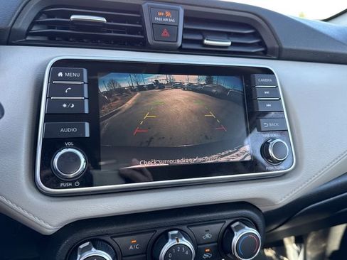 Used 2021 Nissan Versa SV image 28