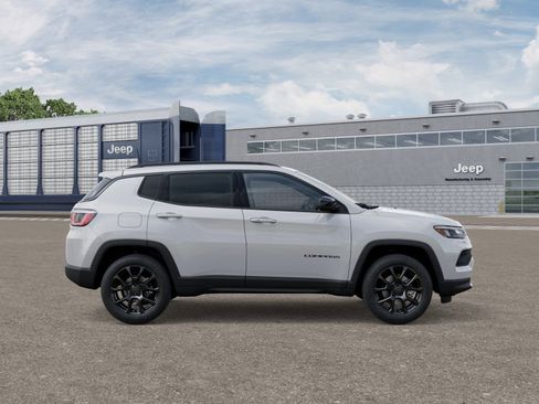 New 2026 Jeep Compass Latitude image 21