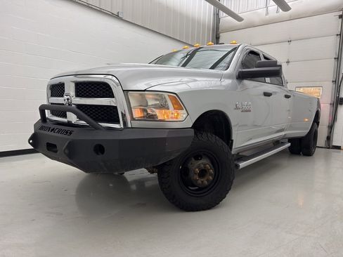 Used 2018 RAM 3500 Tradesman w/ Chrome Appearance Group image 3