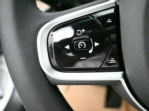 New 2026 Volvo XC60 B5 Core w/ Climate Package image 17