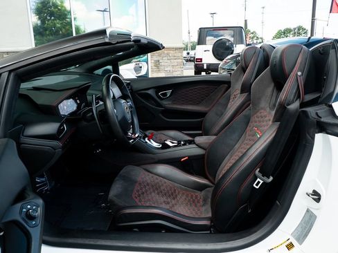 Used 2017 Lamborghini Huracan LP 610-4 AWD/4WD image 22