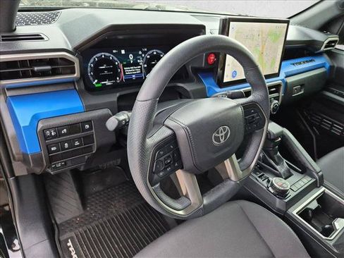 Used 2025 Toyota Tacoma TRD Off-Road AWD/4WD image 9