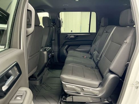 New 2026 Chevrolet Suburban LS image 23