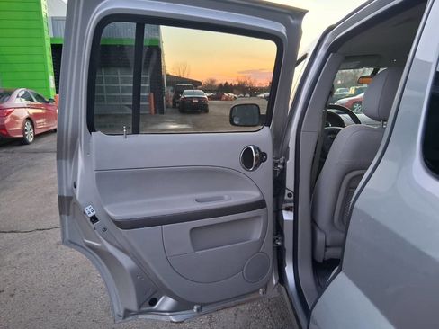 Used 2007 Chevrolet HHR LS image 15