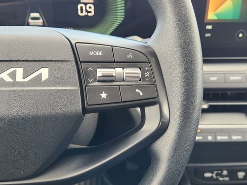 Used 2025 Kia K4 LXS image 33