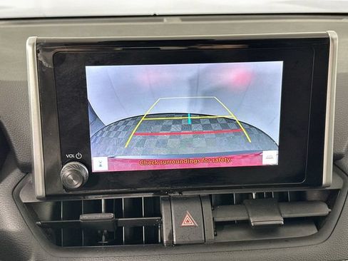 Used 2025 Toyota RAV4 XLE AWD/4WD image 12