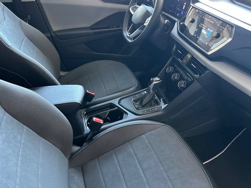 Used 2023 Volkswagen Taos SE w/ Panoramic Sunroof Package FWD image 16