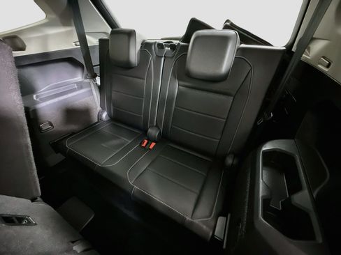 Used 2021 Volkswagen Tiguan SE w/ Panoramic Sunroof Package AWD/4WD image 41