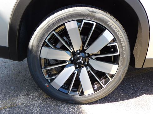 New 2025 Mitsubishi Outlander SE image 8