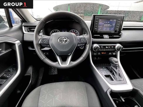 Used 2022 Toyota RAV4 XLE w/ Convenience Package image 6
