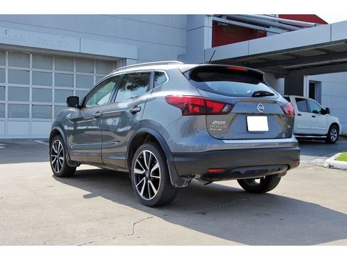 Used 2018 Nissan Rogue Sport SL FWD image 3