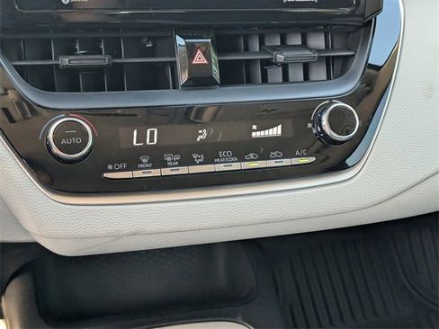 Used 2022 Toyota Corolla LE image 27