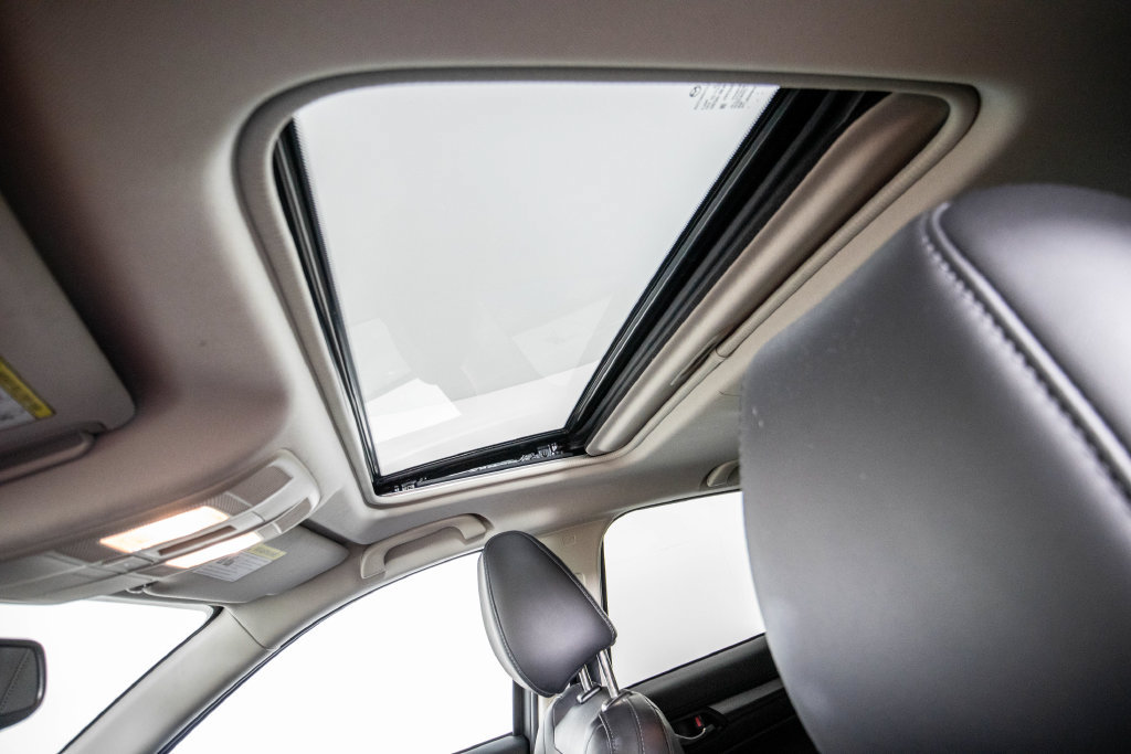 Used 2020 MAZDA CX-5 Touring FWD image 18