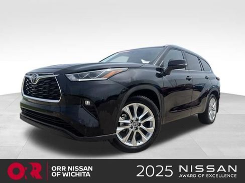 Used 2022 Toyota Highlander Limited AWD/4WD image 1