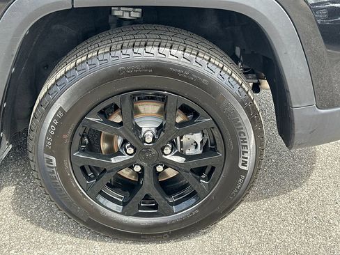 Used 2025 Jeep Grand Cherokee Altitude image 20