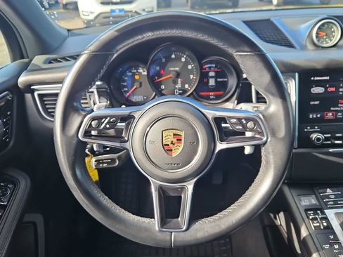 Used 2018 Porsche Macan AWD/4WD image 23