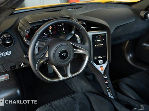 Used 2025 McLaren 750S RWD image 22