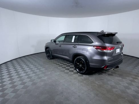 Used 2019 Toyota Highlander SE image 7