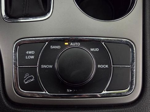 Used 2019 Jeep Grand Cherokee Laredo image 29