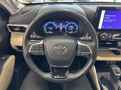 Used 2023 Toyota Highlander Platinum image 20