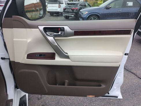 Used 2017 Lexus GX 460 Premium w/ Premium Package AWD/4WD image 33