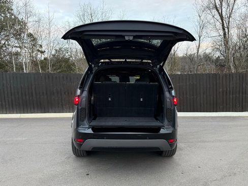 Used 2024 Land Rover Discovery Dynamic SE image 5