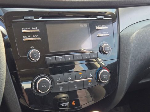 Used 2015 Nissan Rogue S AWD/4WD image 23
