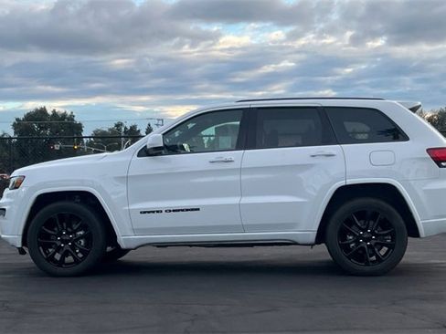 Used 2020 Jeep Grand Cherokee Altitude image 7