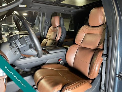 Used 2022 Lincoln Navigator Reserve image 3