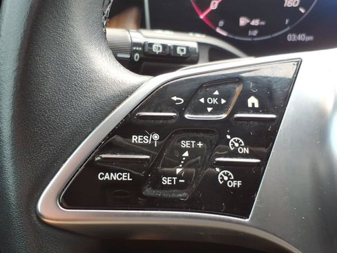 Used 2025 Mercedes-Benz GLC 300 4MATIC image 15