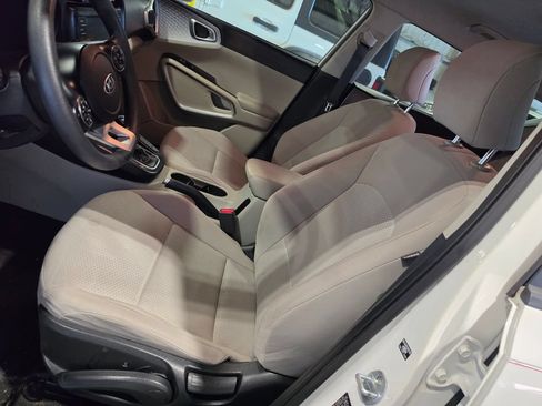 Used 2020 Kia Soul LX FWD image 6