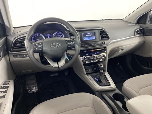 Used 2020 Hyundai Elantra SE FWD image 18