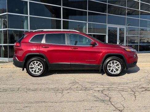 Used 2016 Jeep Cherokee Latitude w/ Comfort & Convenience Group image 2
