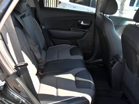 Used 2022 Kia Niro EX FWD image 40