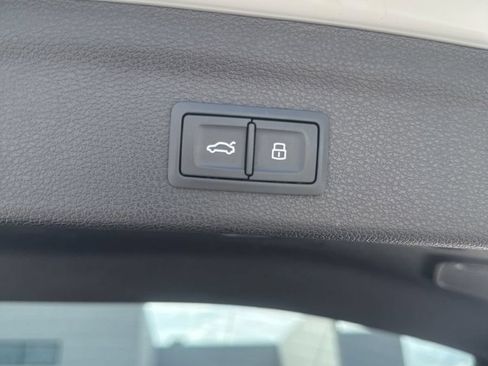 Used 2020 Audi Q3 2.0T Premium AWD/4WD image 22