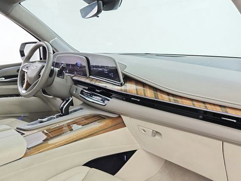Used 2021 Cadillac Escalade Premium Luxury Platinum RWD image 38
