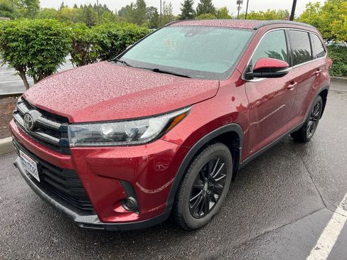 Used 2019 Toyota Highlander SE AWD/4WD image 1