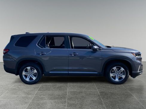 Used 2025 Honda Pilot EX-L image 6