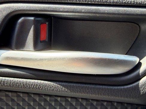 Used 2018 Toyota C-HR XLE FWD image 7