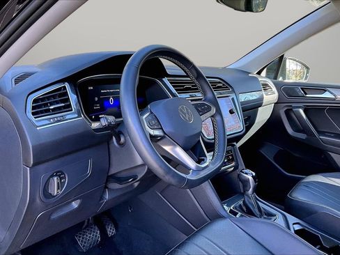 Used 2022 Volkswagen Tiguan SE w/ Panoramic Sunroof Package FWD image 19
