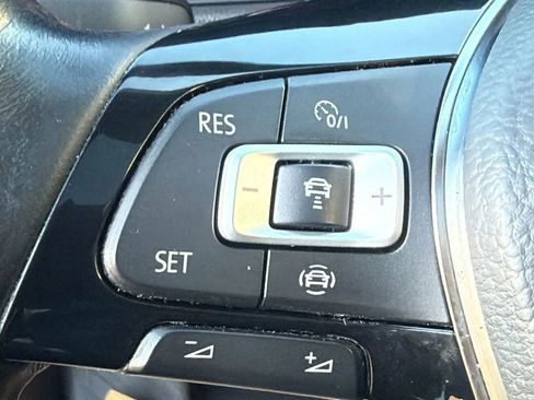 Used 2019 Volkswagen Jetta SEL Premium image 36