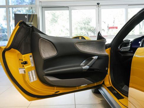 Used 2024 Ferrari SF90 Spider image 37