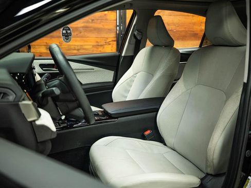 Used 2025 Toyota Camry XLE w/ Premium Plus Package FWD image 9