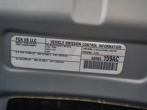 Used 2023 Chrysler Pacifica Limited image 27