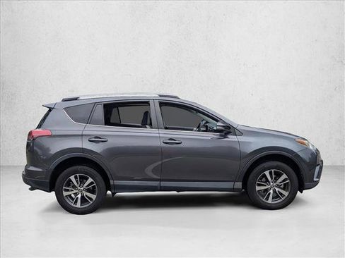 Used 2018 Toyota RAV4 XLE image 4