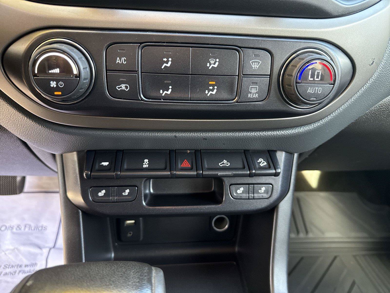 Used 2015 Chevrolet Colorado Z71 AWD/4WD image 12