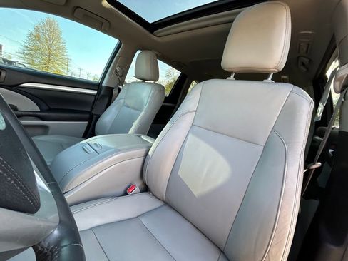 Used 2016 Toyota Highlander XLE AWD/4WD image 18