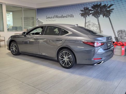 Certified 2025 Lexus ES 350 w/ Premium Package image 3
